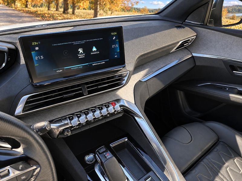 Peugeot 3008 GT 1,6 PureTech 133kW Automat - fotka 20 z 32