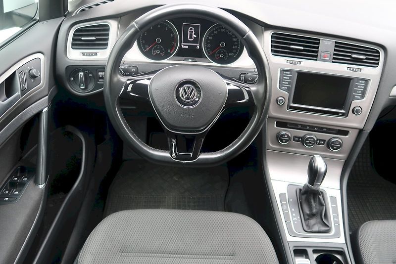 Volkswagen Golf (2016) COMFORTLINE 1,2 TSI 81 kW DSG - fotka 23 z 29