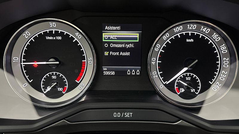 Škoda Superb 2.0 TDI Style Combi - fotka 10 z 29