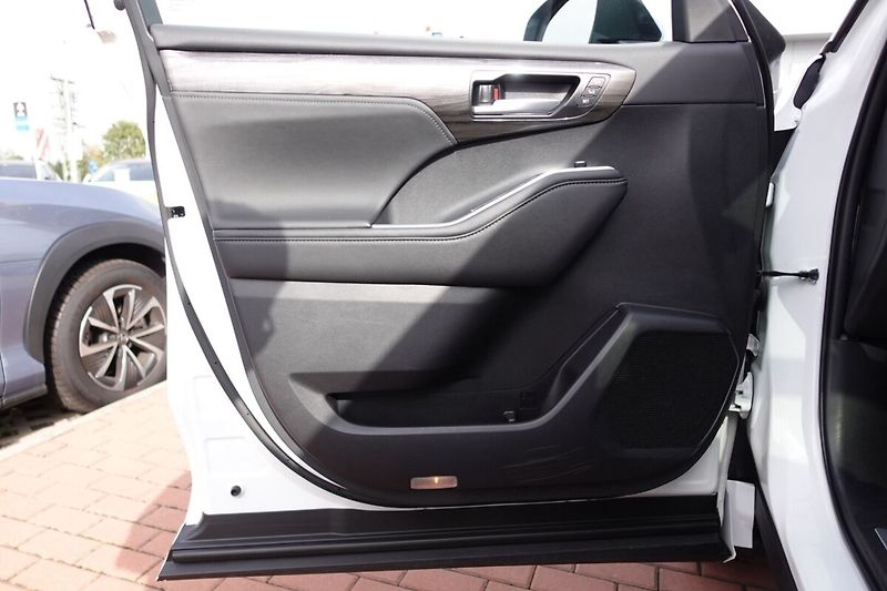 Toyota Highlander 2,5HSD Executive + Skyview (Pr - fotka 9 z 38