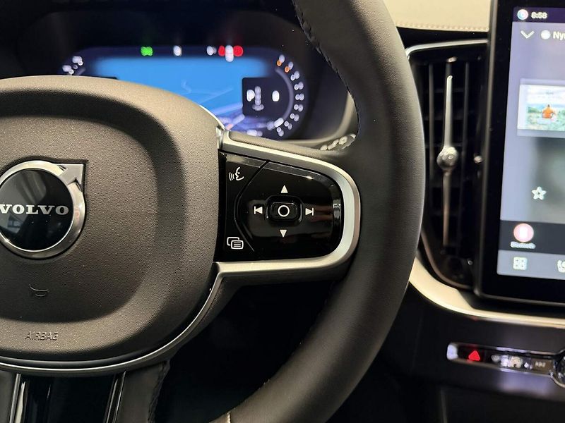 Volvo XC90 (2026) B5 2.0L 250+14 HP AT8 AWD PLUS - fotka 9 z 25