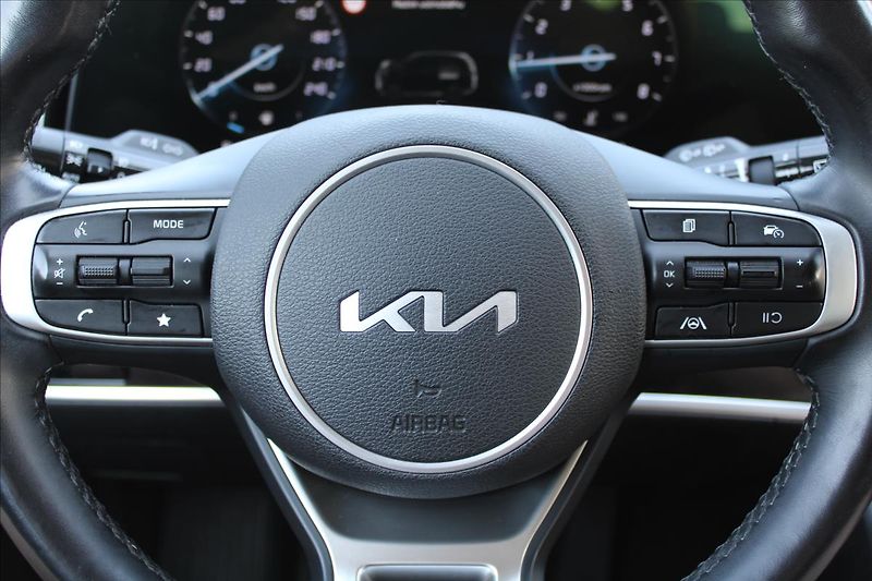 Kia Sportage 1,6 T-GDI  1MAJ,TOP,DPH,4X4 - fotka 13 z 40