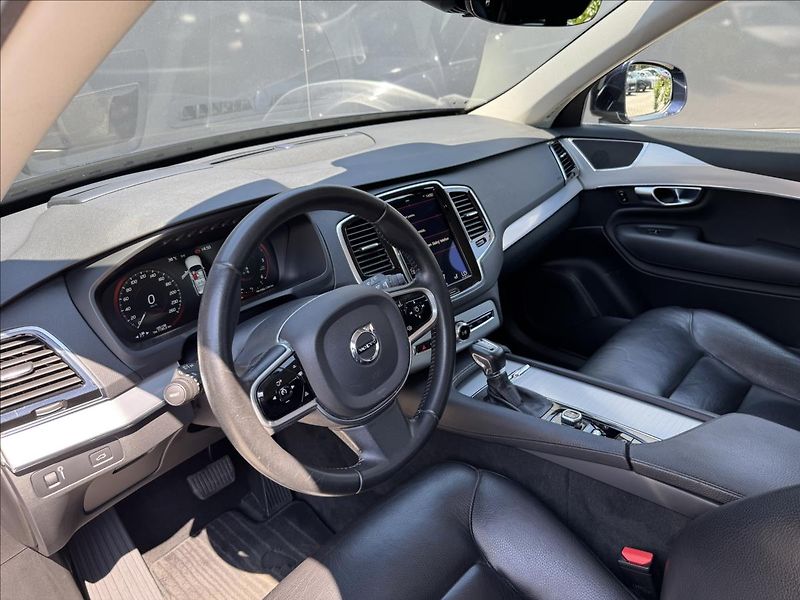 Volvo XC90 2,0 D5 AWD Momentum AT ČR - fotka 9 z 37