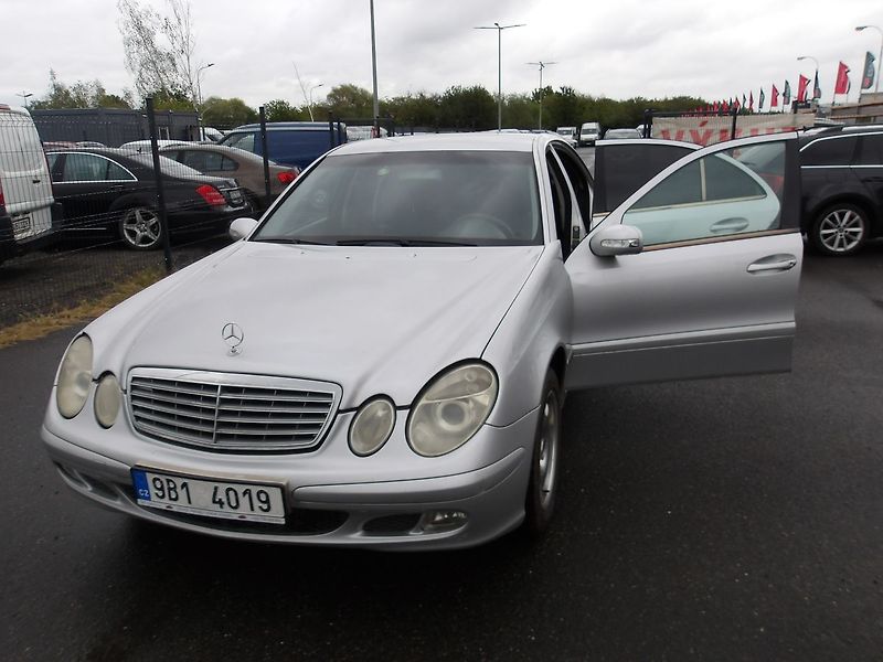 Mercedes-Benz Třídy E 2,2CDi - fotka 13 z 24