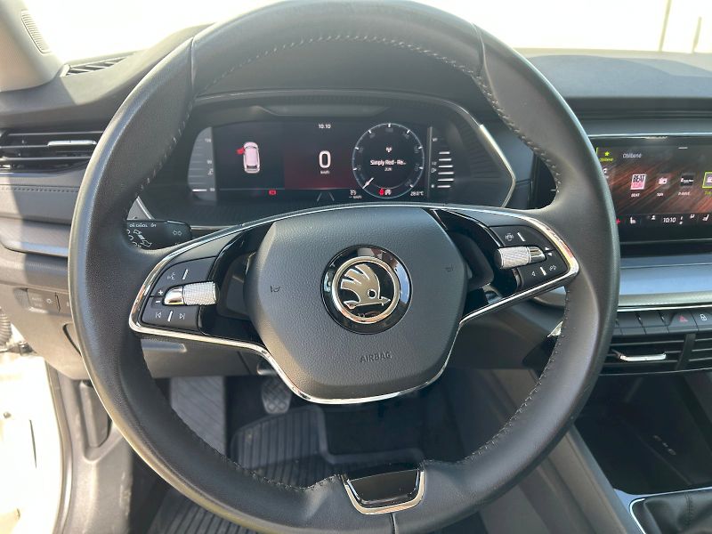 Škoda Octavia (2023) COMBI AMBITION 2.0TDI 110kW 6° - fotka 17 z 26