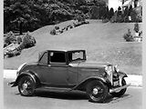 Ford Deluxe Roadster (1932).