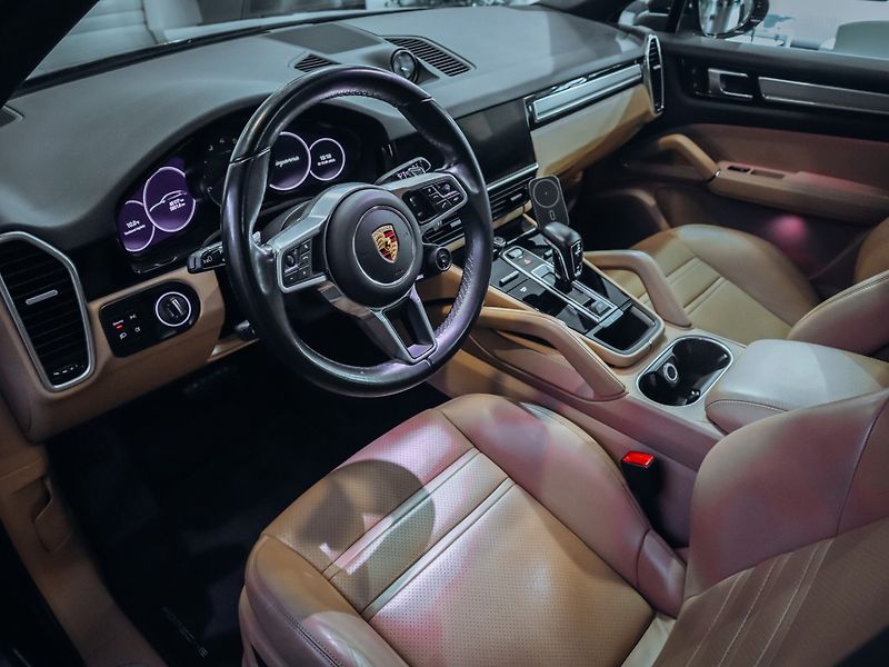 Porsche Cayenne Coupé Platinum - fotka 9 z 34