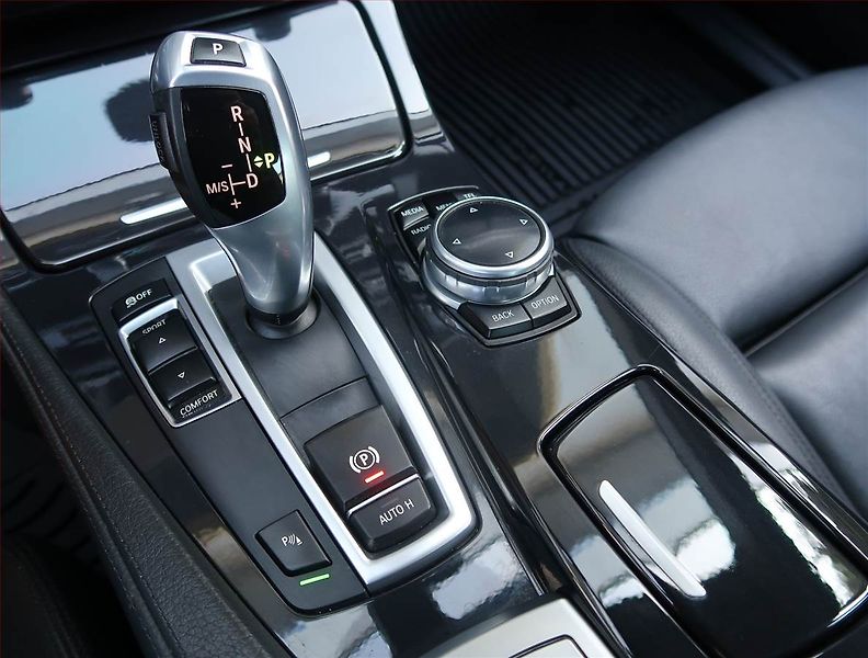 BMW Řada 5 (2014) 528i, Automat, Serv.kniha - fotka 13 z 22