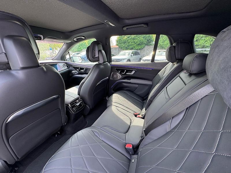 Mercedes-Benz EQS (2024) 500 4MATIC Electric Art - fotka 27 z 39