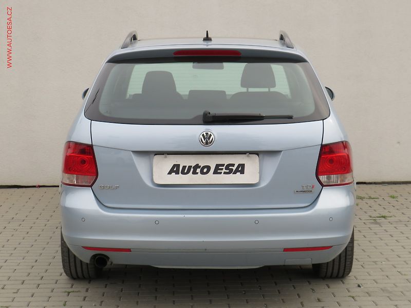 Volkswagen Golf (2011) 1.6 TDi, Panor, výhřev sed - fotka 5 z 19