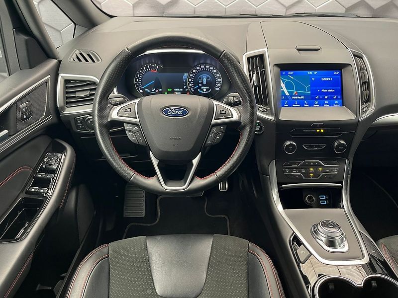 Ford S-MAX 2,5 HEV ST-Line - fotka 7 z 68