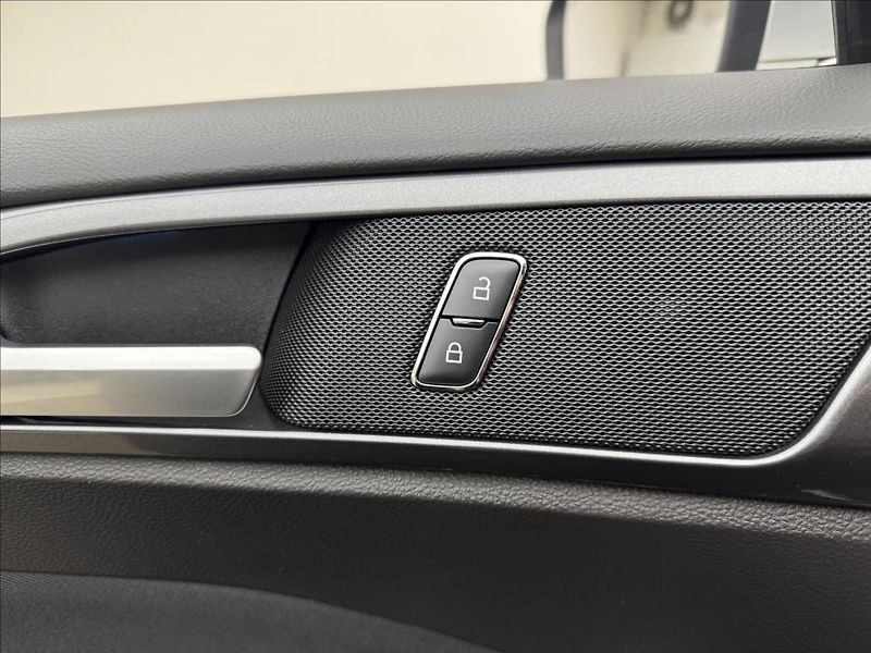 Ford Mondeo 2,0 110kW AT NAVI DPH LED ACC - fotka 32 z 41