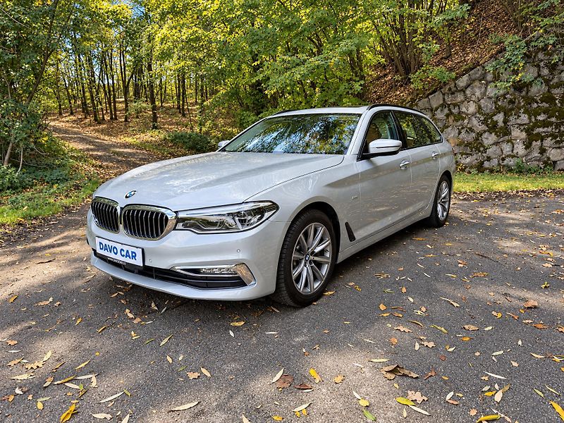 BMW Řada 5 2,0 530i xDrive Luxury Line - fotka 3 z 40