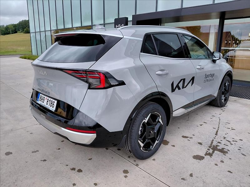 Kia Sportage 1,6   T-GDI 7DCT TOP - fotka 8 z 17