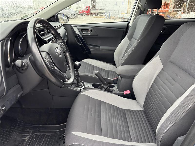Toyota Auris 1,6 Active Trend 97kW - fotka 17 z 33