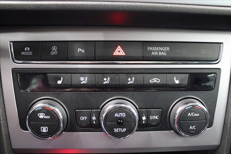 Seat Leon 2,0 TDI X-PERIENCE 4x4 TOP! - fotka 24 z 37