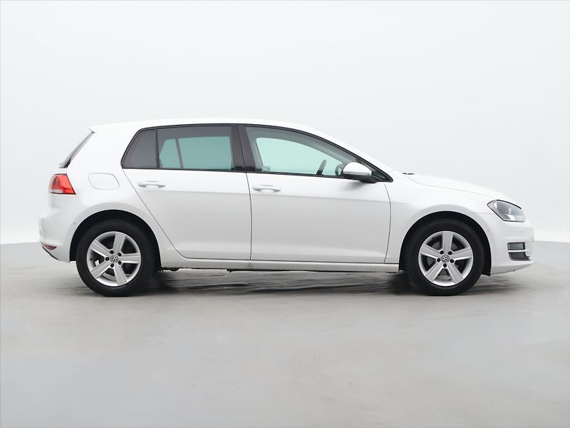 Volkswagen Golf 1,2 TSI 77kw ORIG.ALU Perleť - fotka 8 z 27