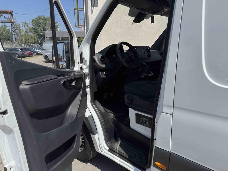 Mercedes-Benz Sprinter (2022) Sprinter 317 CDI -skříň-spaní - fotka 16 z 28