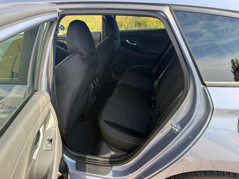 Hyundai i30 1.5 T-GDI MHEV DCT N-Line - fotka 24 z 28
