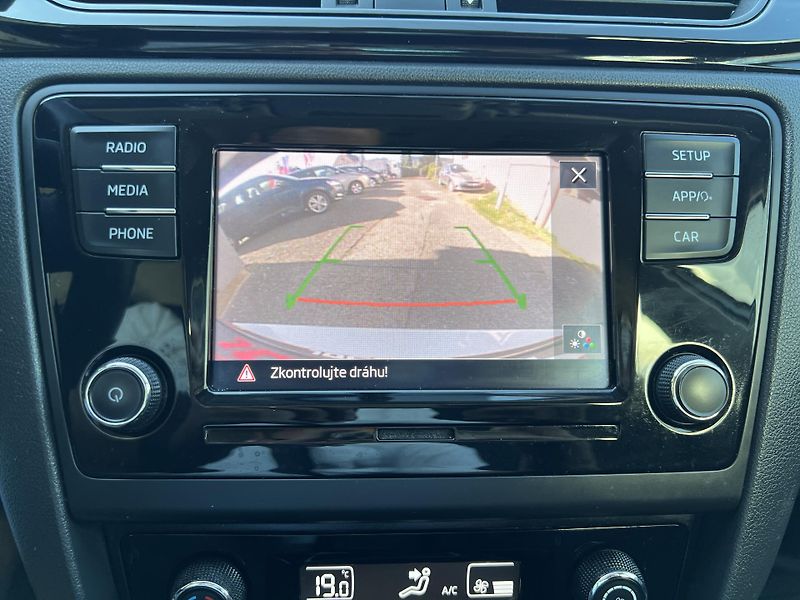 Škoda Rapid Spaceback 1.0TSi 81kw KAMERA - fotka 21 z 44