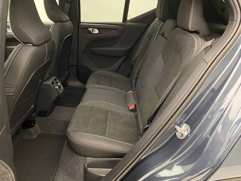 Volvo XC40 (2026) B3 AUT DARK ULTRA  - fotka 6 z 61