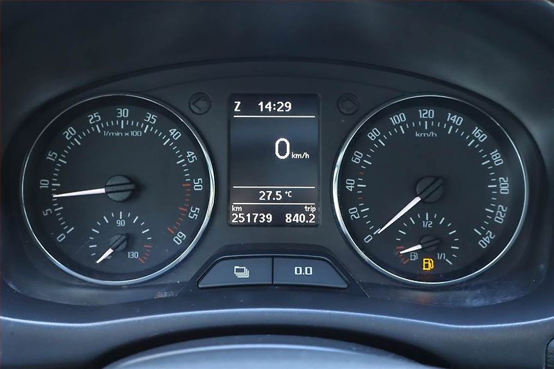 Škoda Roomster (2012) 1.6 TDI, Navi, Tempomat - fotka 11 z 23