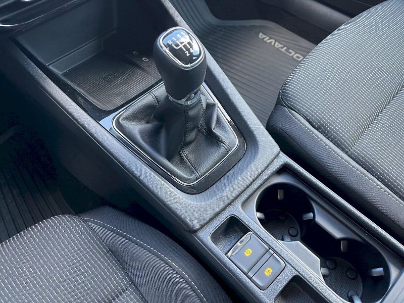 Škoda Octavia (2024) 2.0 TDI 85kW Ambition Plus com - fotka 12 z 34