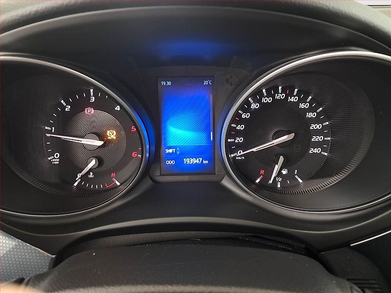 Toyota Avensis (2017) 2.0 D-4D, Navi, Tempomat - fotka 11 z 17