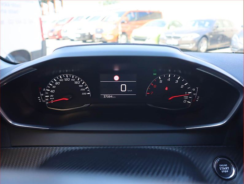 Peugeot 208 (2022) Allure 1.2 PureTech - fotka 11 z 21