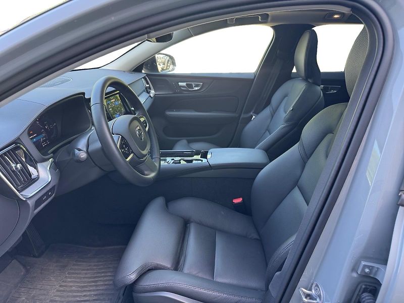 Volvo V60 T6 AWD Ultra Dark // REZERVACE - fotka 14 z 36