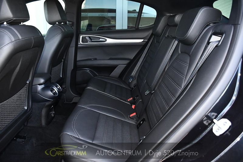 Alfa Romeo Stelvio 2,2 D 16V 210k Veloce AT8-Q4 - fotka 13 z 55