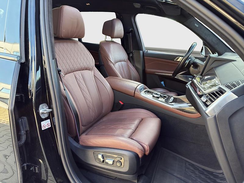 BMW X7 M60i xDrive - fotka 14 z 21