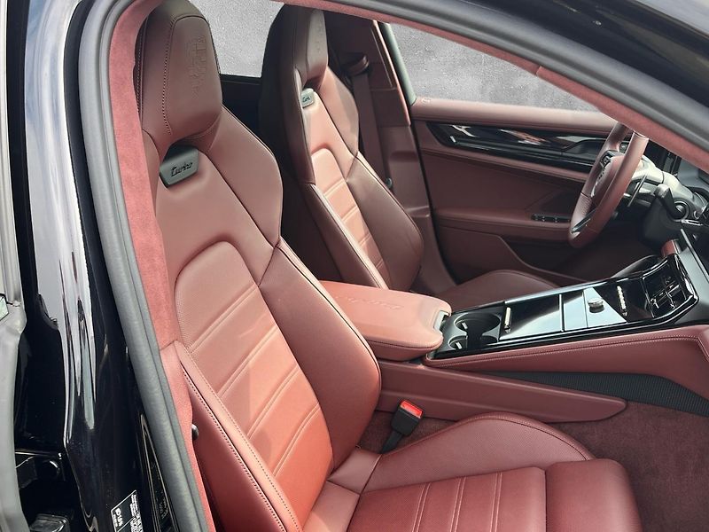 Porsche Panamera Turbo E-Hybrid - fotka 17 z 30