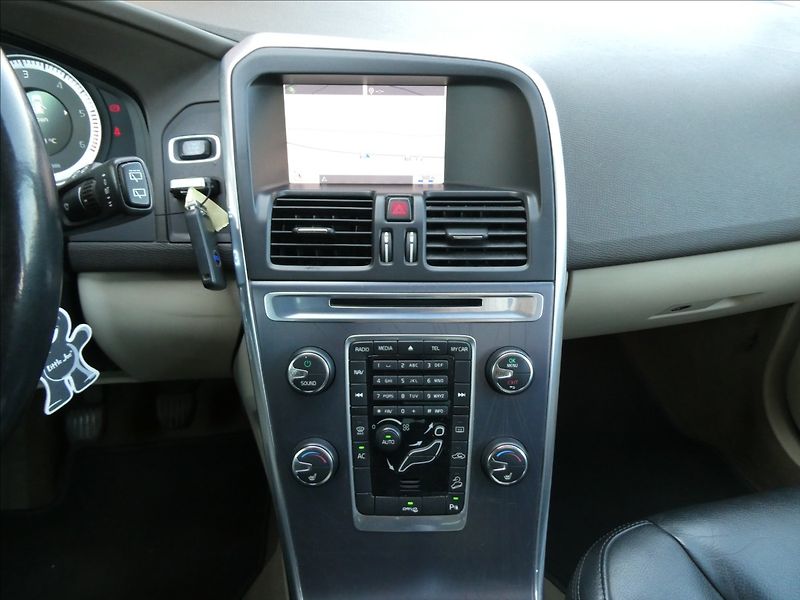 Volvo XC60 2,4 D5 Ocean Race AWD 158kW - fotka 29 z 51