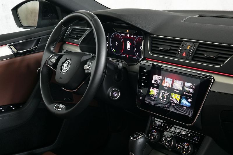 Škoda Superb 2.0TSI 206kW 4x4 L&K Max výbav - fotka 19 z 44