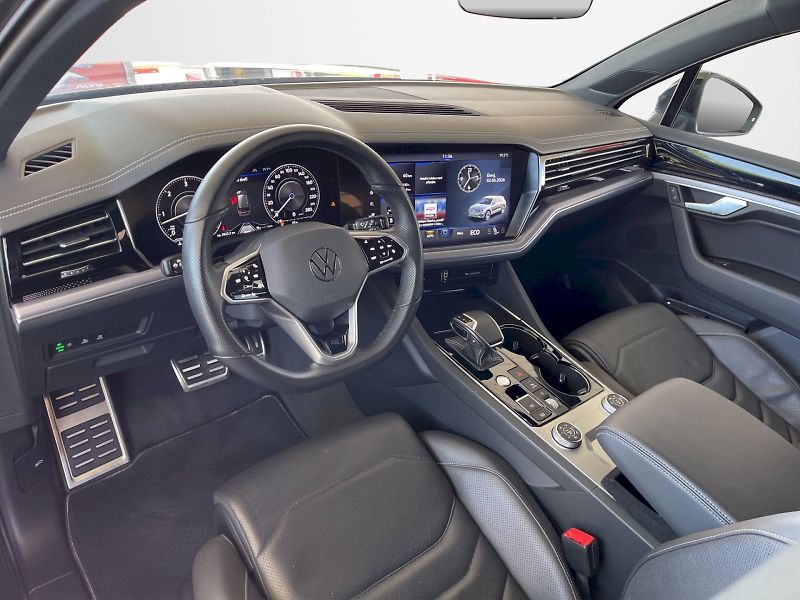 Volkswagen Touareg (2023) R-Line 3.0 TDI 210 kW V6 4Moti - fotka 5 z 35