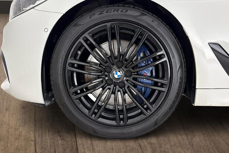 BMW Řada 5 540d xDrive - fotka 6 z 27