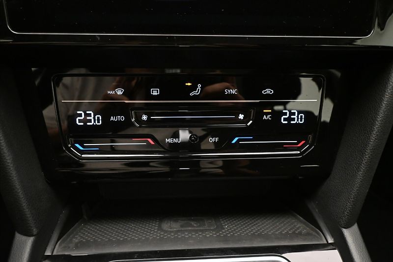 Volkswagen Passat 2,0 TDI 110kW DSG Business Zár - fotka 18 z 25