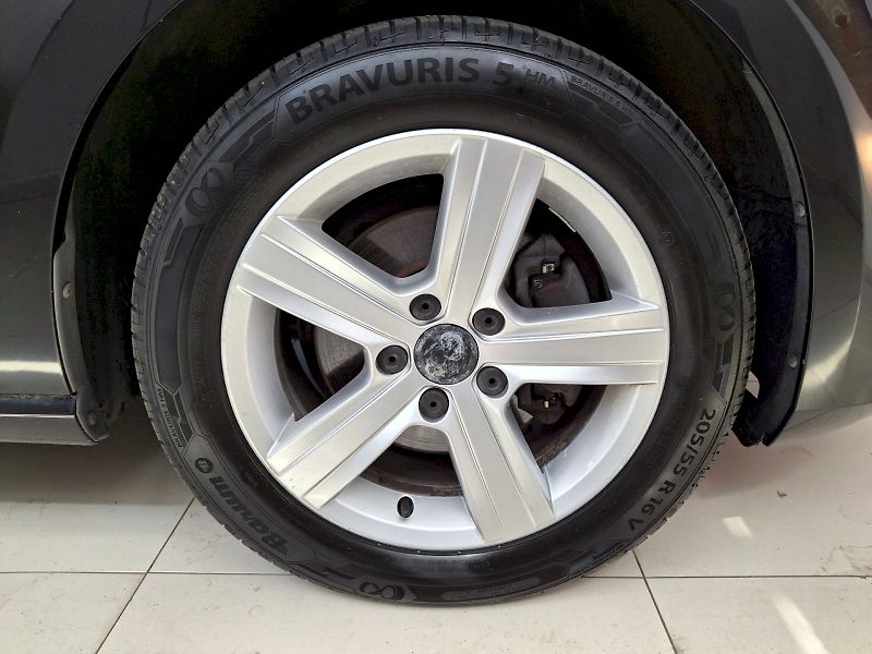 Volkswagen Golf (2015) Variant HighLine 1,6TDi 77kW - fotka 32 z 32