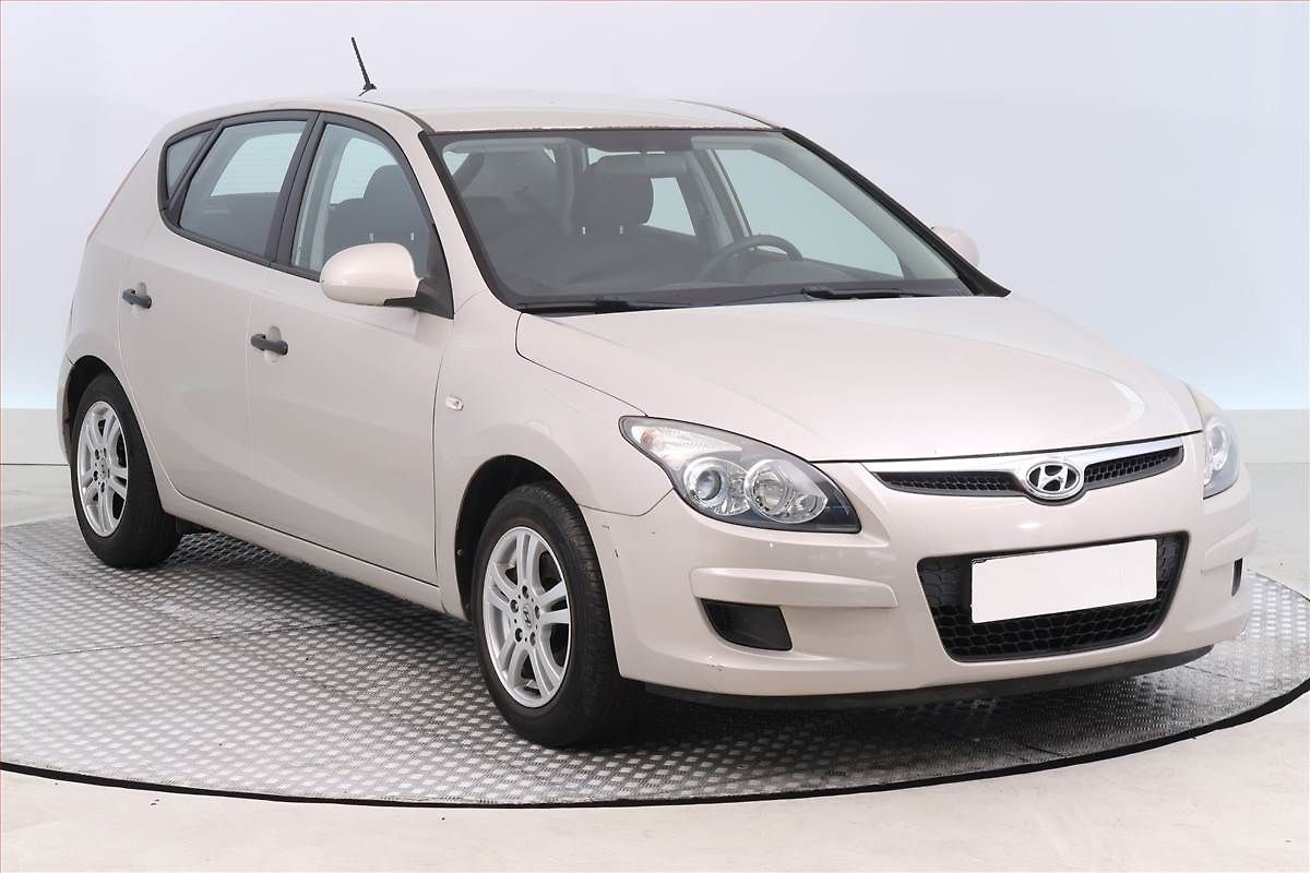 Hyundai i30 1.4 CVVT, nová STK, Tažné