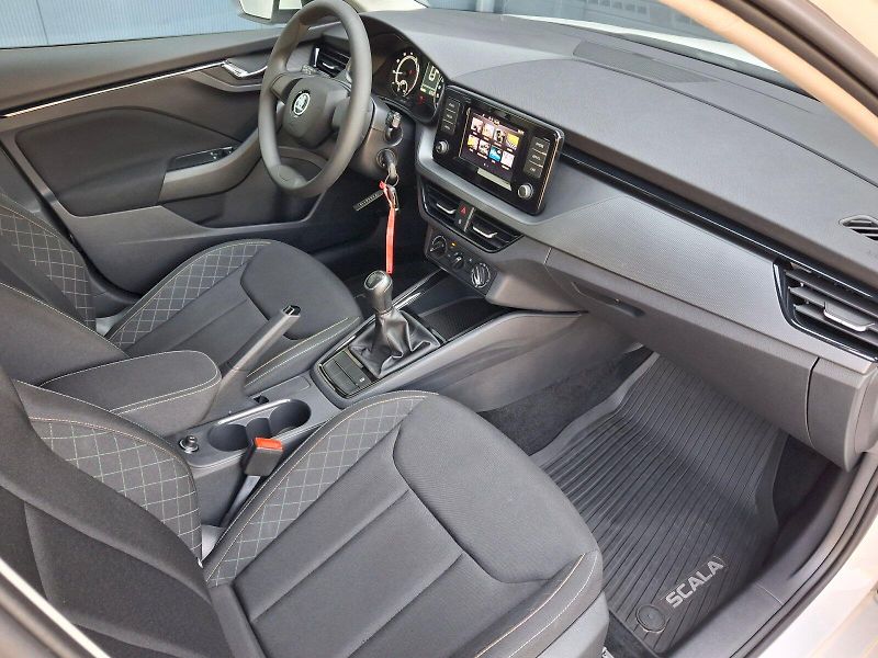 Škoda Scala (2022) Ambition 1,0TSi 70kW - fotka 13 z 27
