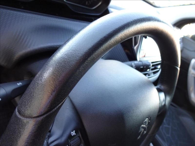 Peugeot 2008 1,2i 61kW - fotka 44 z 55