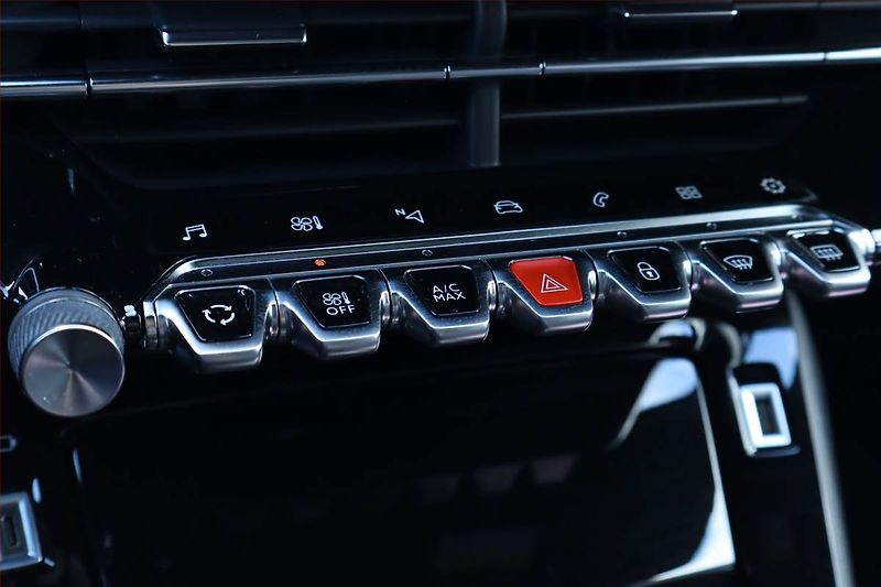 Peugeot 2008 (2021) GT Line 1.5 BlueHDi, Automat - fotka 16 z 26