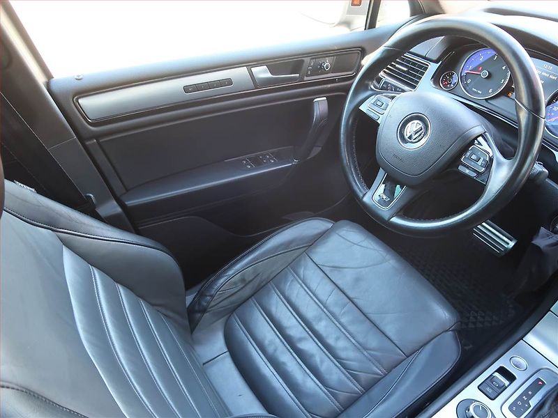 Volkswagen Touareg (2012) R-Line 3.0 TDI, 4X4, Automat - fotka 7 z 19