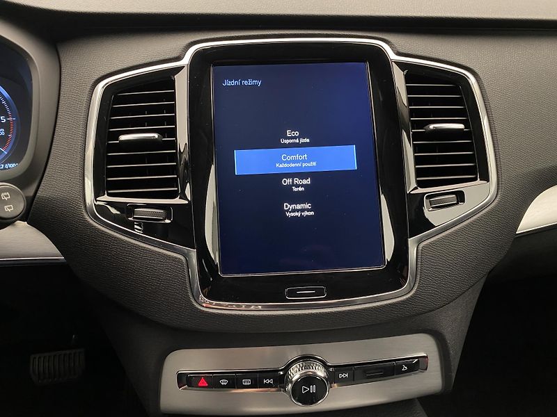 Volvo XC90 D5 AWD MOMENTUM AUT REZERVACE - fotka 46 z 46