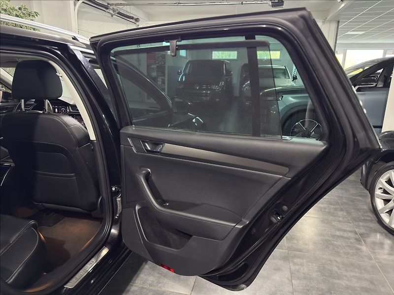 Škoda Superb 1,5   TSI DSG STYLE PLUS PANO - fotka 29 z 43