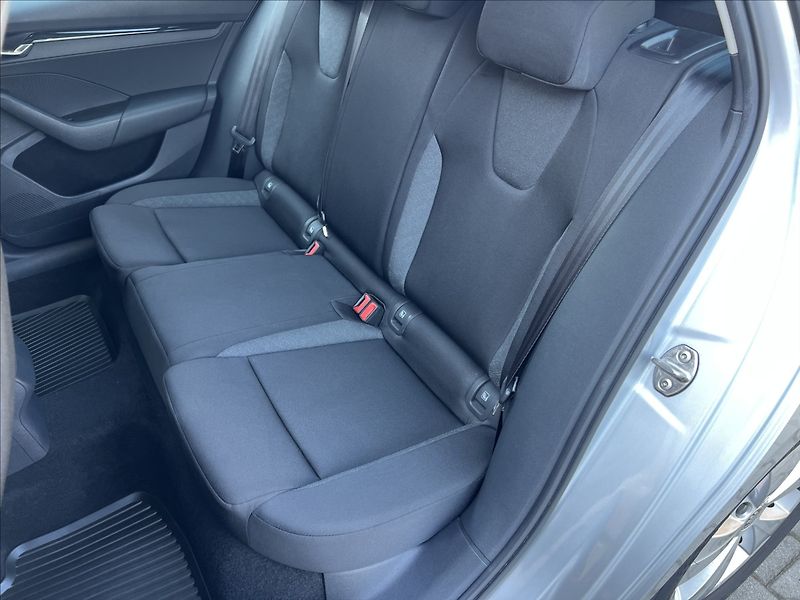 Škoda Octavia 2,0 TDI 85kW Active Combi - fotka 12 z 37