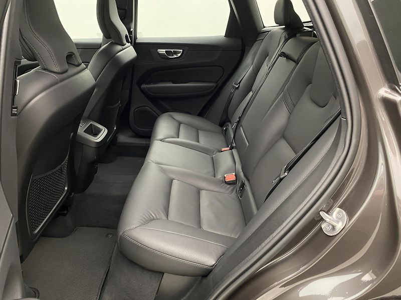 Volvo XC60 B5 AWD CORE AUT REZERVACE - fotka 5 z 52