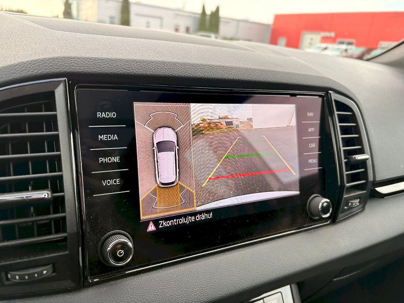 Škoda Karoq (2024) TSI 110 kW Sportline DSG - taž - fotka 19 z 33