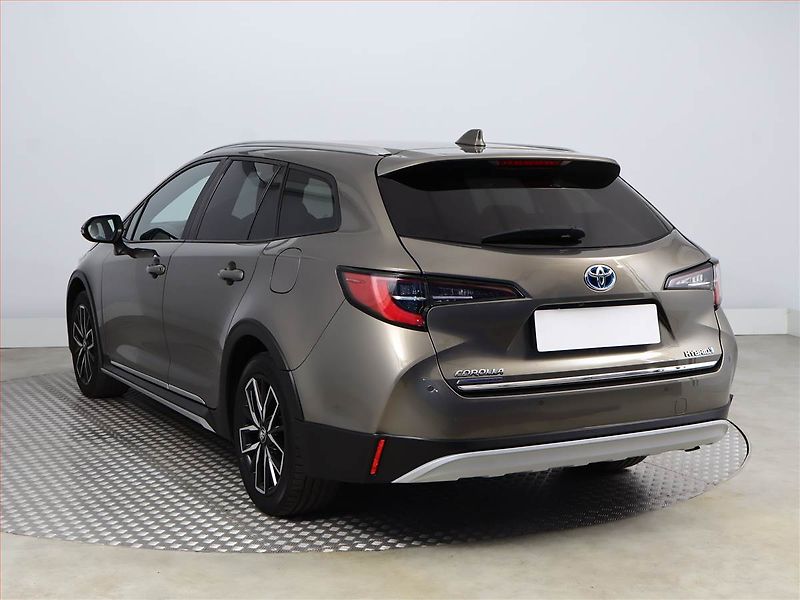 Toyota Corolla (2022) 1.8 Hybrid - fotka 4 z 20